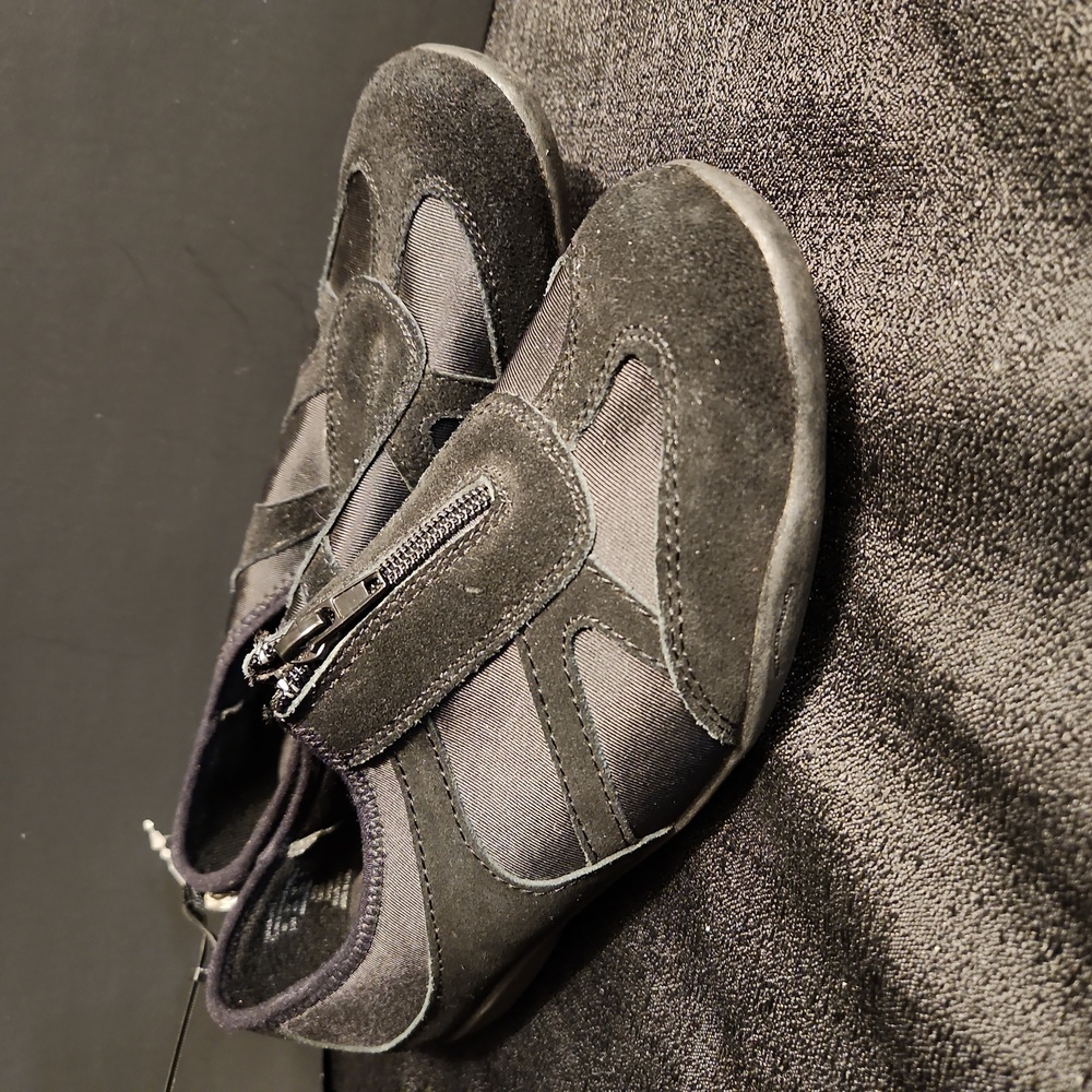 Memo Tech  Black womens size 8.5